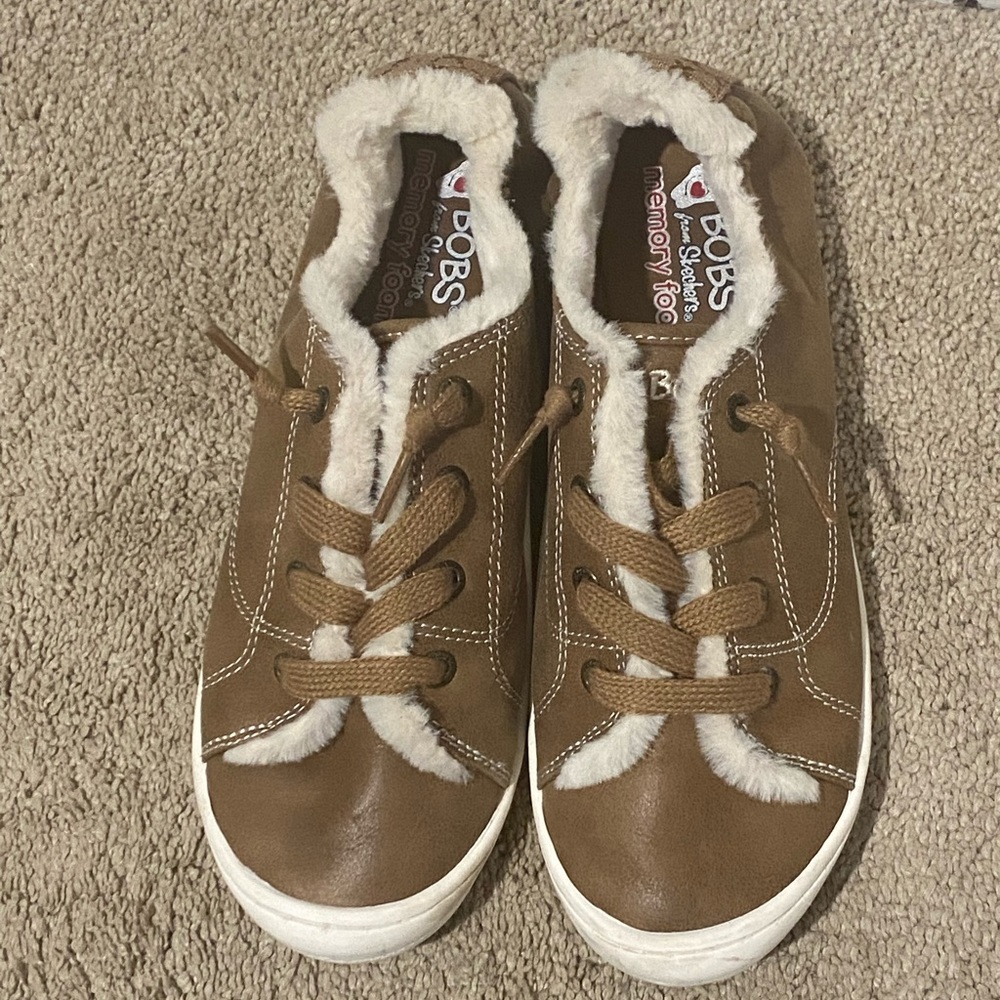 Bob’s brown fur lined sneakers sz 8